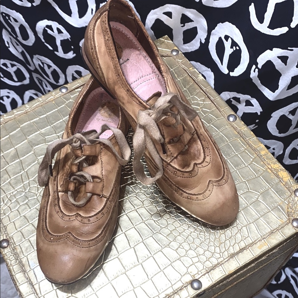 H By Hudson Tan Lace-up Flats with Vintage Brogue Detailing SZ 37/7